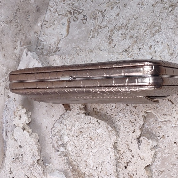 Hananel Full Frame Croc Embossed Faux Leather Wallet/Clutch - Picture 5 of 10